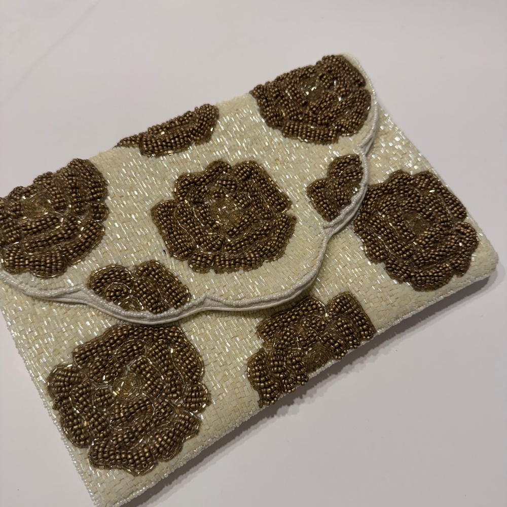 Beaded clutch